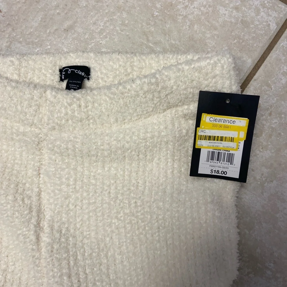 NWT Very soft and cozy Classic Cream Hooded Sweater Soft Pant Set